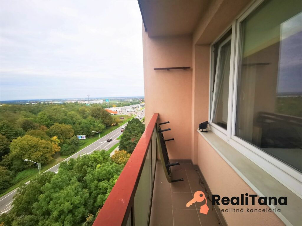 PREDANÉ! EXKLUZÍVNE! BA, Lamač, priestranný 2 izbový byt s 3 balkónmi | RealiTana