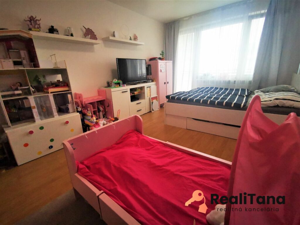 PREDANÉ! EXKLUZÍVNE! BA, Lamač, priestranný 2 izbový byt s 3 balkónmi | RealiTana